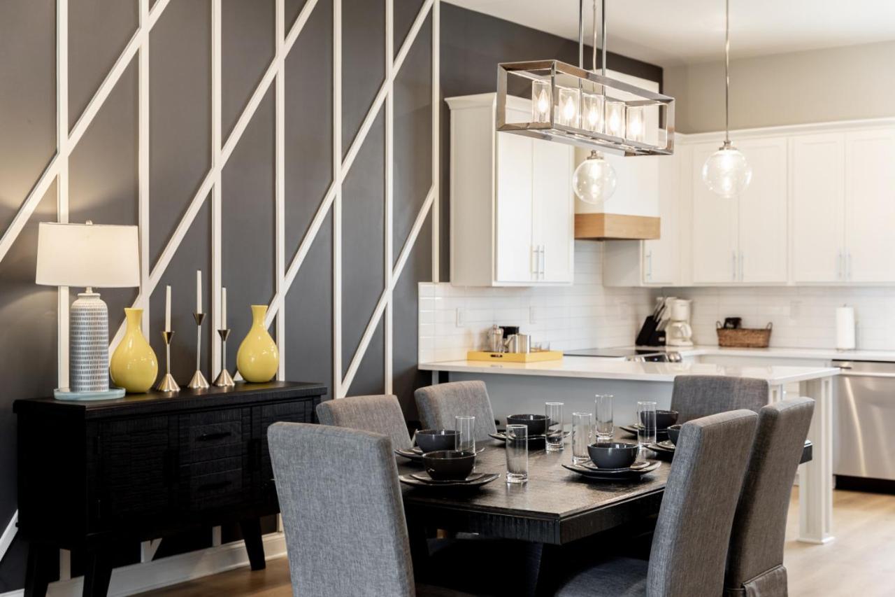 STAR Retreat Townhome with Garage 3 miles to Downtown view 3