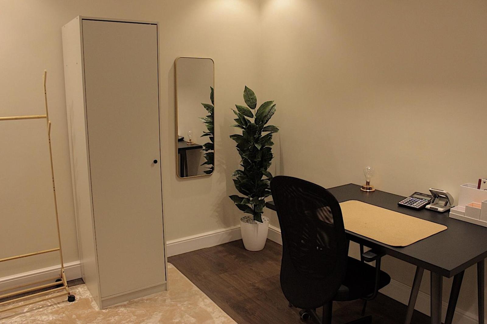 Cozy apartment, two bedroom, full kitchen