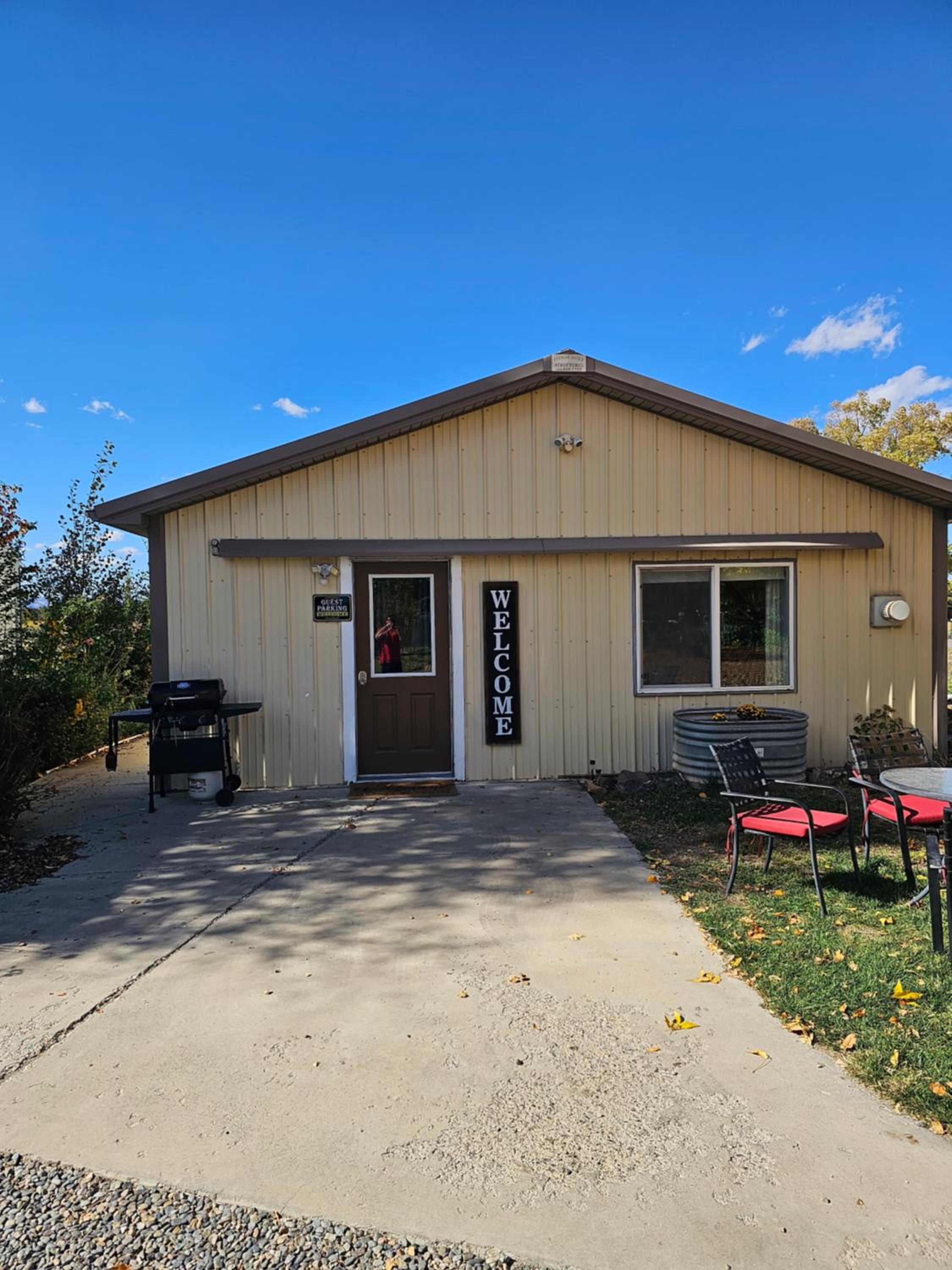 Hotel Peaceful, Private and Airy on a 5 acre farm - Image 1