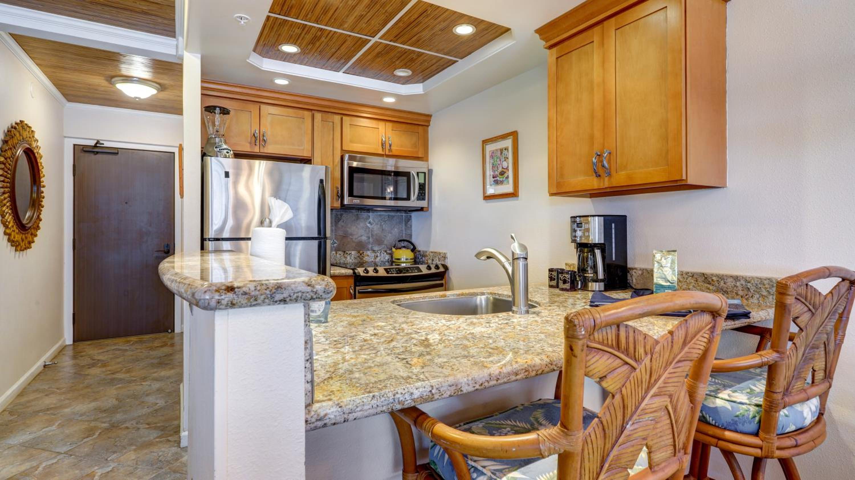 The Whaler Resort: Suite 515~Studio with Stunning Center Courtyard & Ocean Views view 3