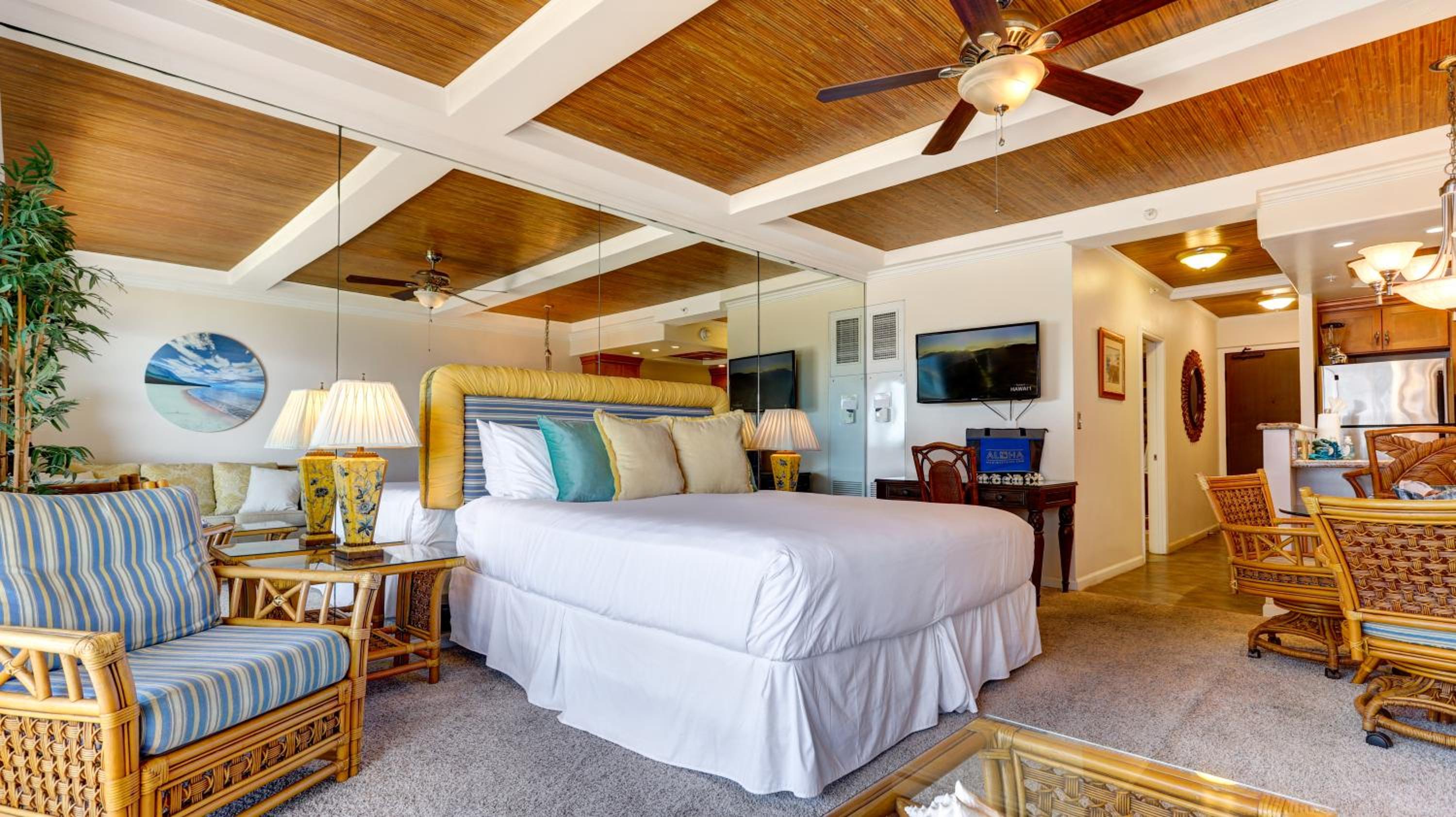 The Whaler Resort: Suite 515~Studio with Stunning Center Courtyard & Ocean Views view 4