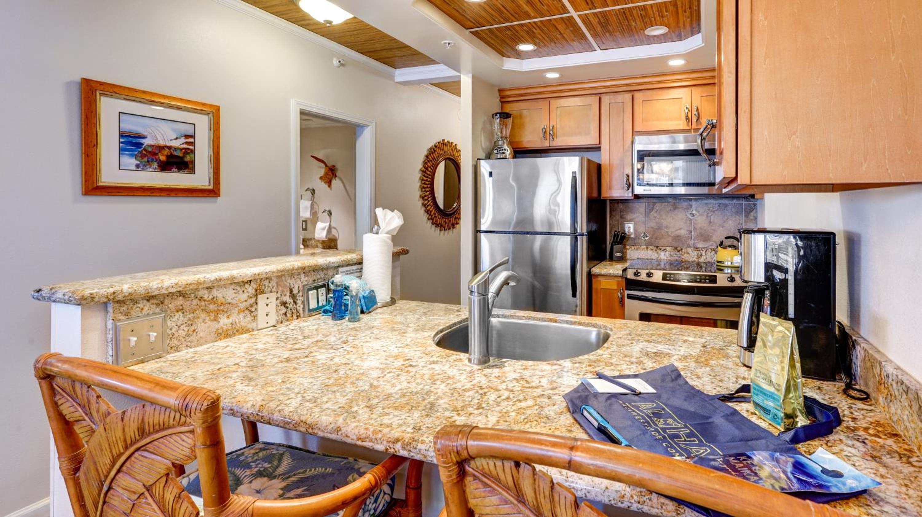 The Whaler Resort: Suite 515~Studio with Stunning Center Courtyard & Ocean Views view 5