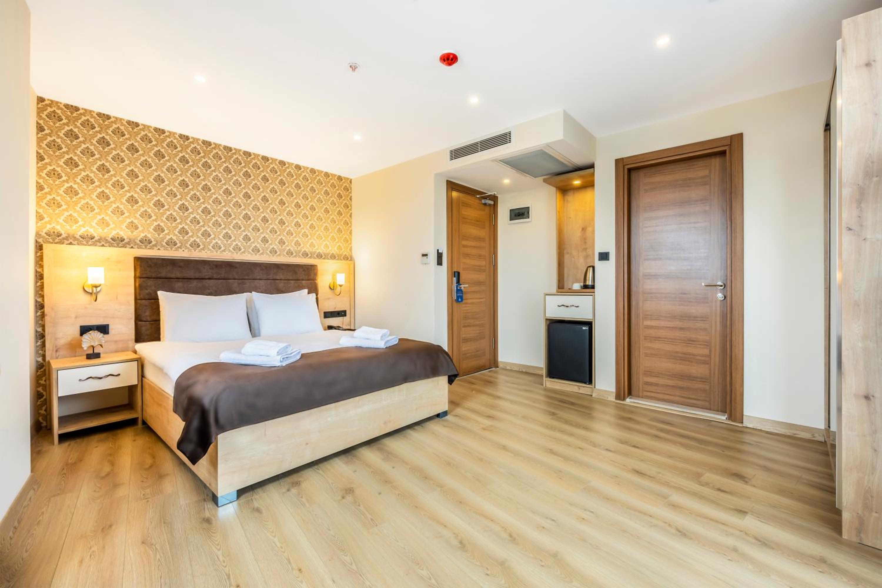 Emin Palace - Image 23