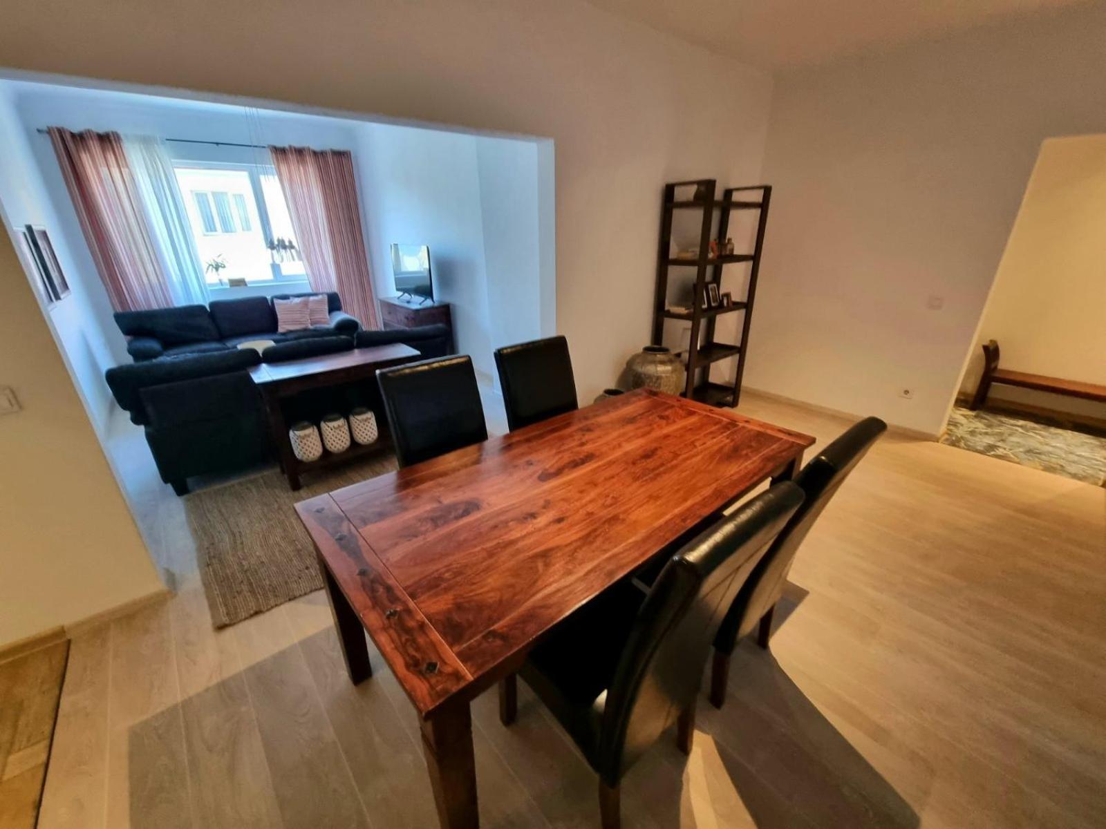 Art Luxury Apartment - central, metro to airport