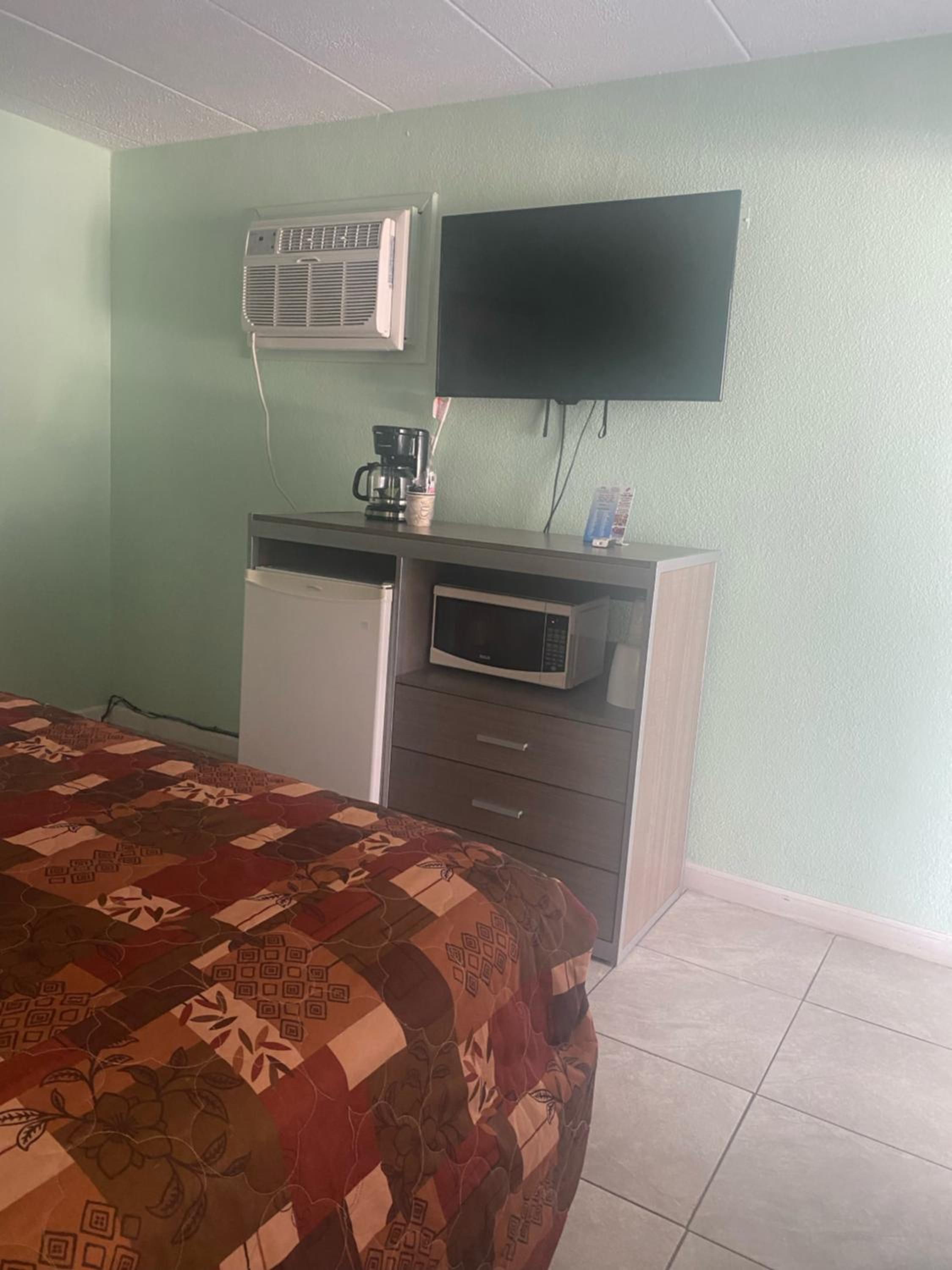 Royal Canadian Motel