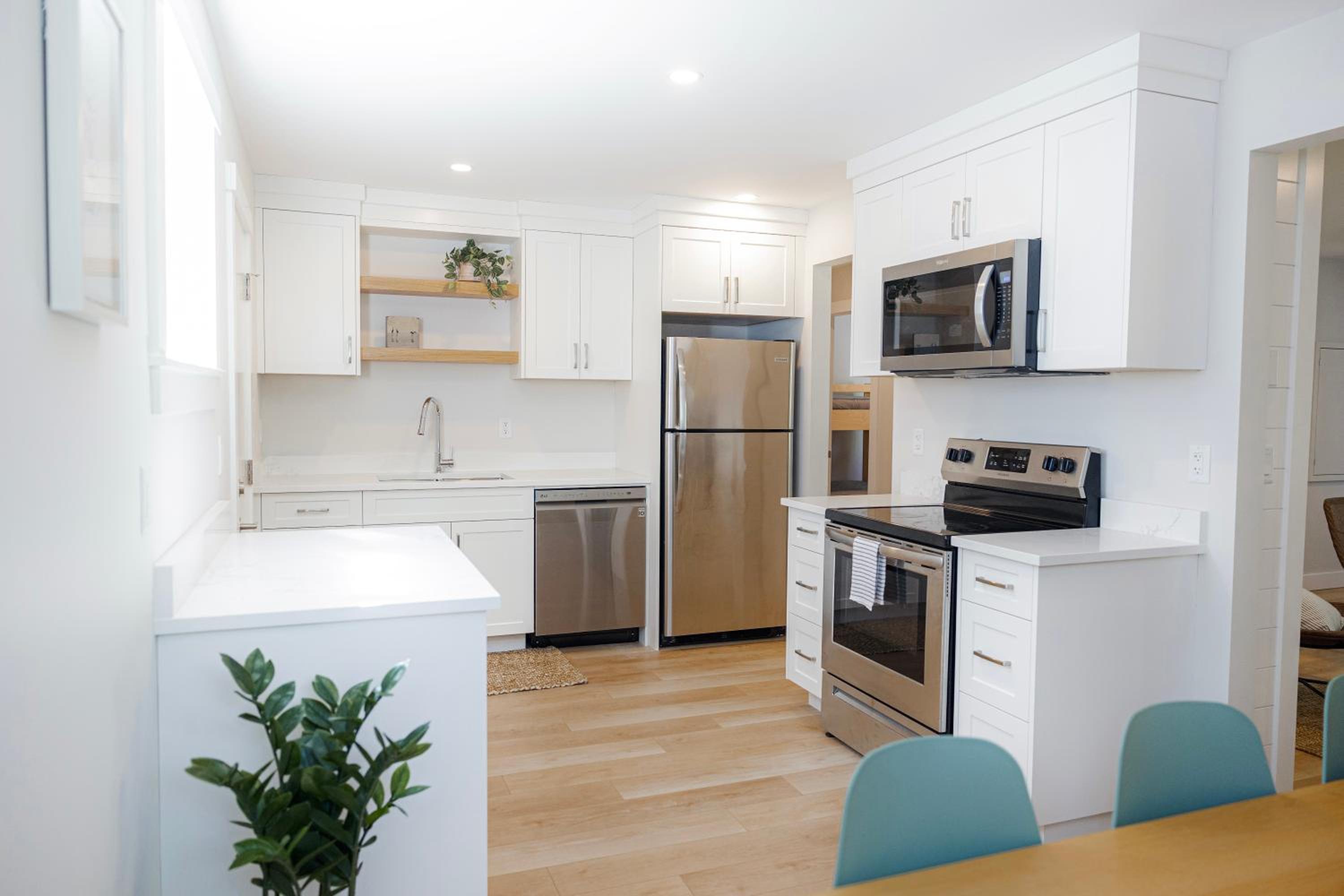 Surfs Inn Guesthouse & Cottages