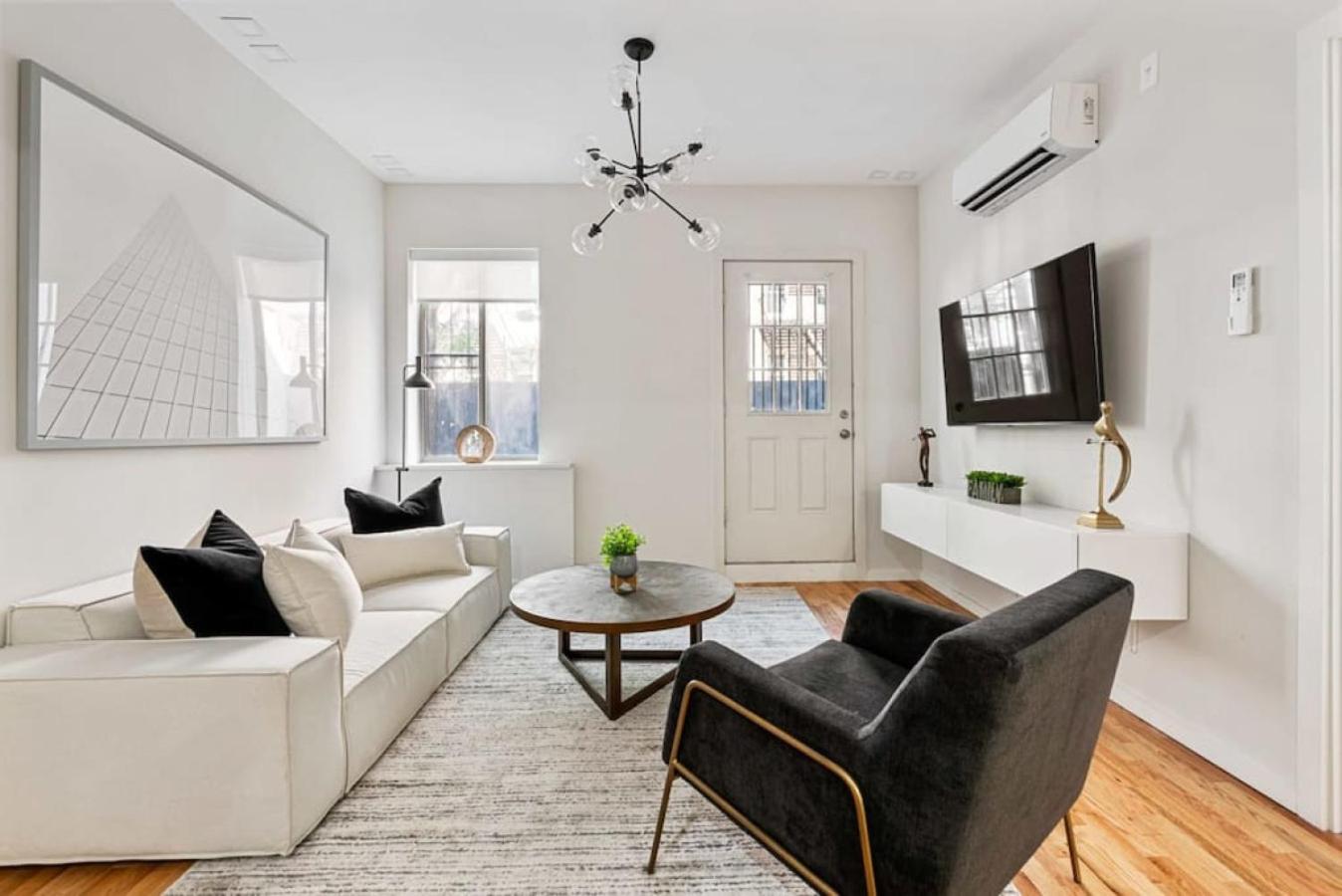 Luxury 3BR Duplex w Private Patio in Upper East