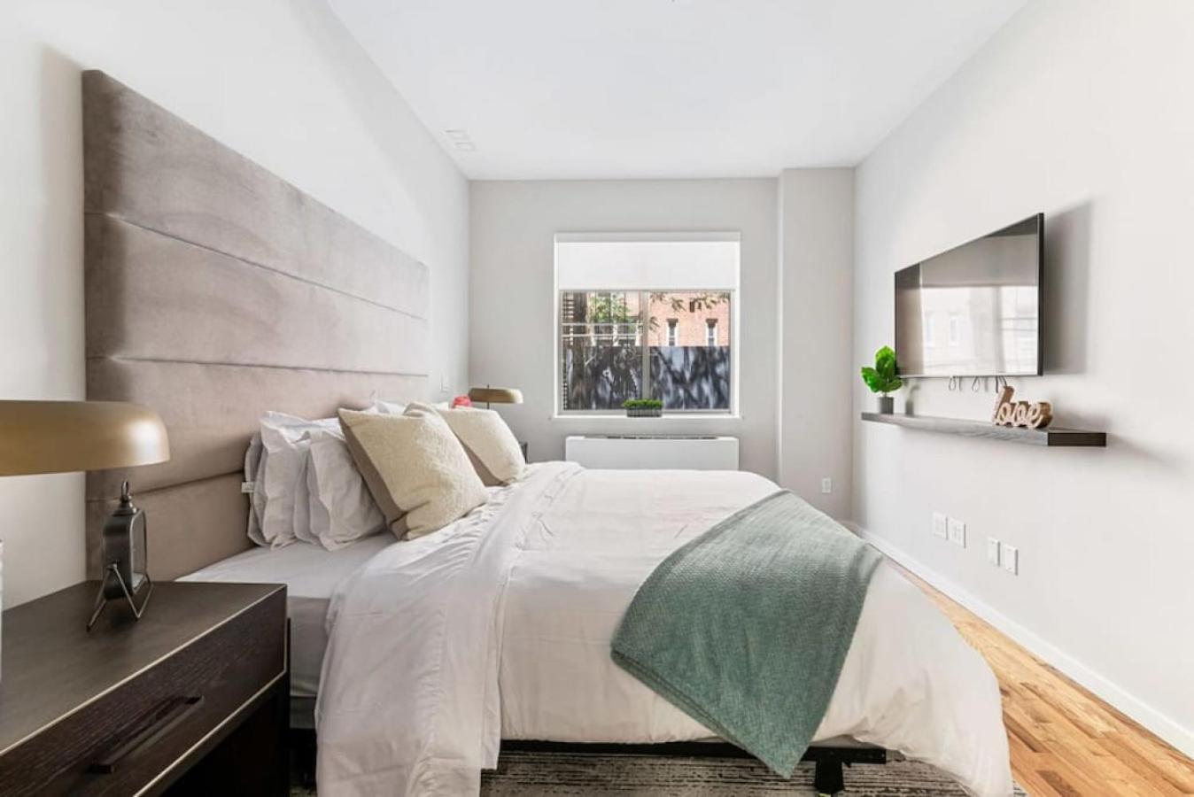 Luxury 3BR Duplex w Private Patio in Upper East