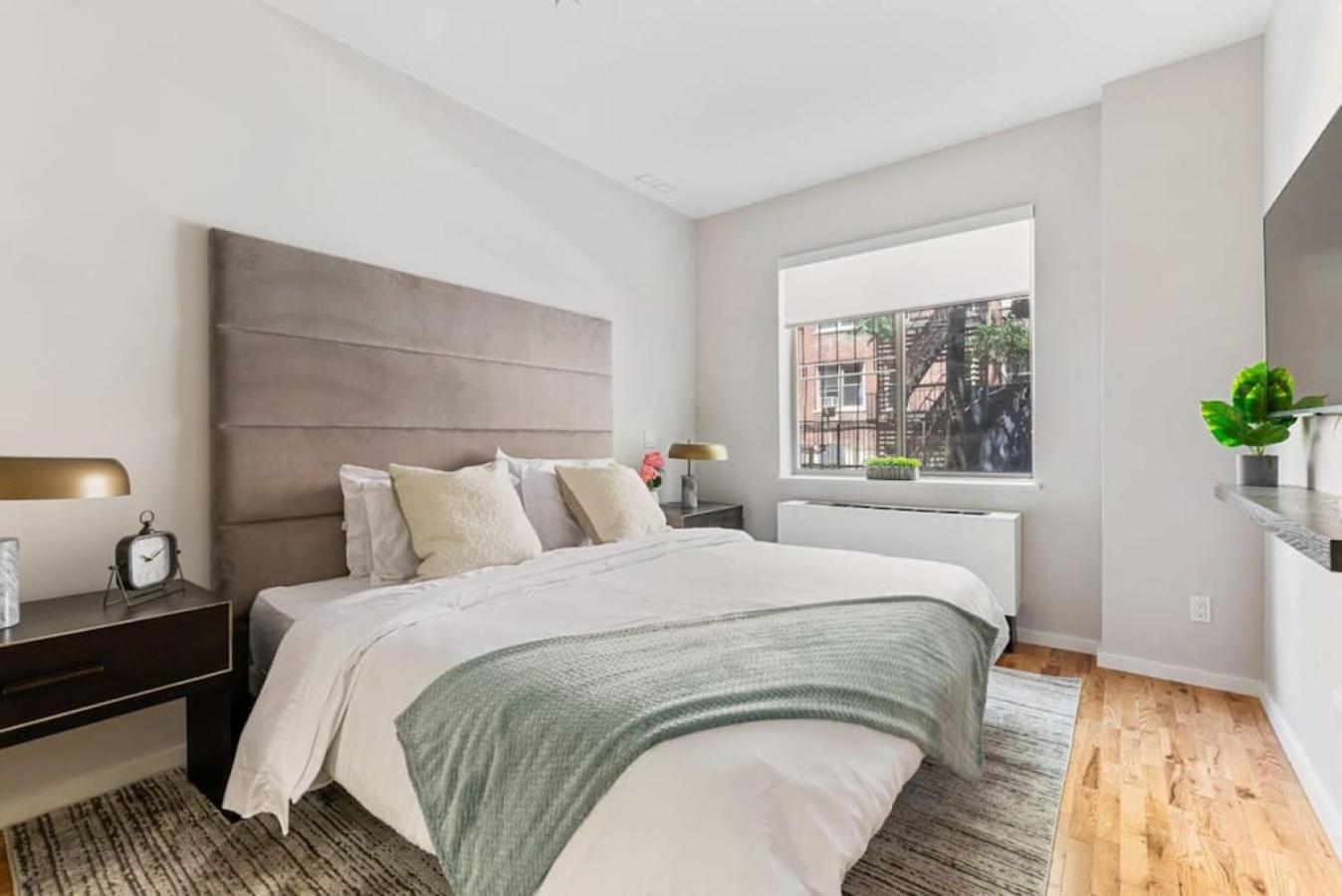 Luxury 3BR Duplex w Private Patio in Upper East