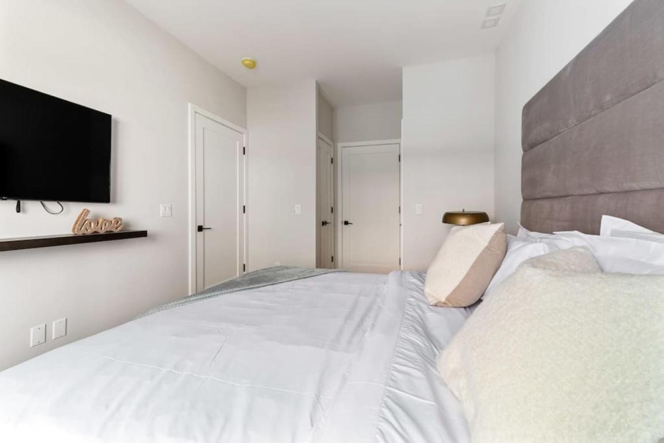 Luxury 3BR Duplex w Private Patio in Upper East