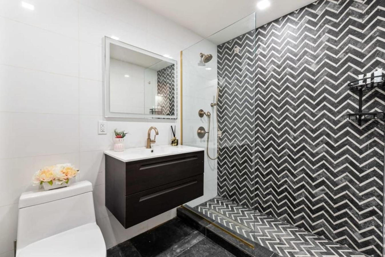 Luxury 3BR Duplex w Private Patio in Upper East