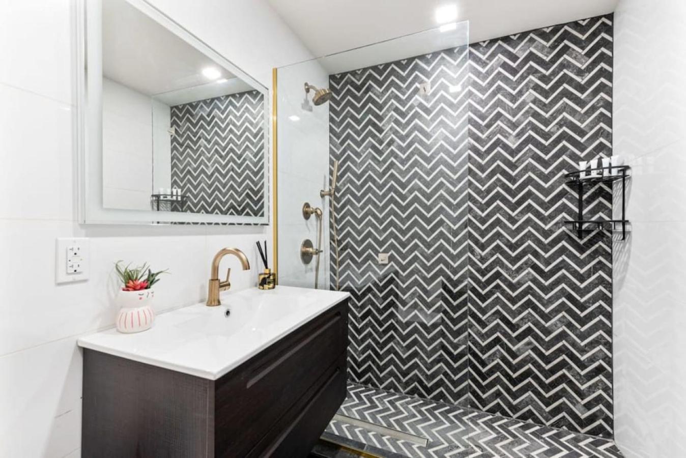 Luxury 3BR Duplex w Private Patio in Upper East