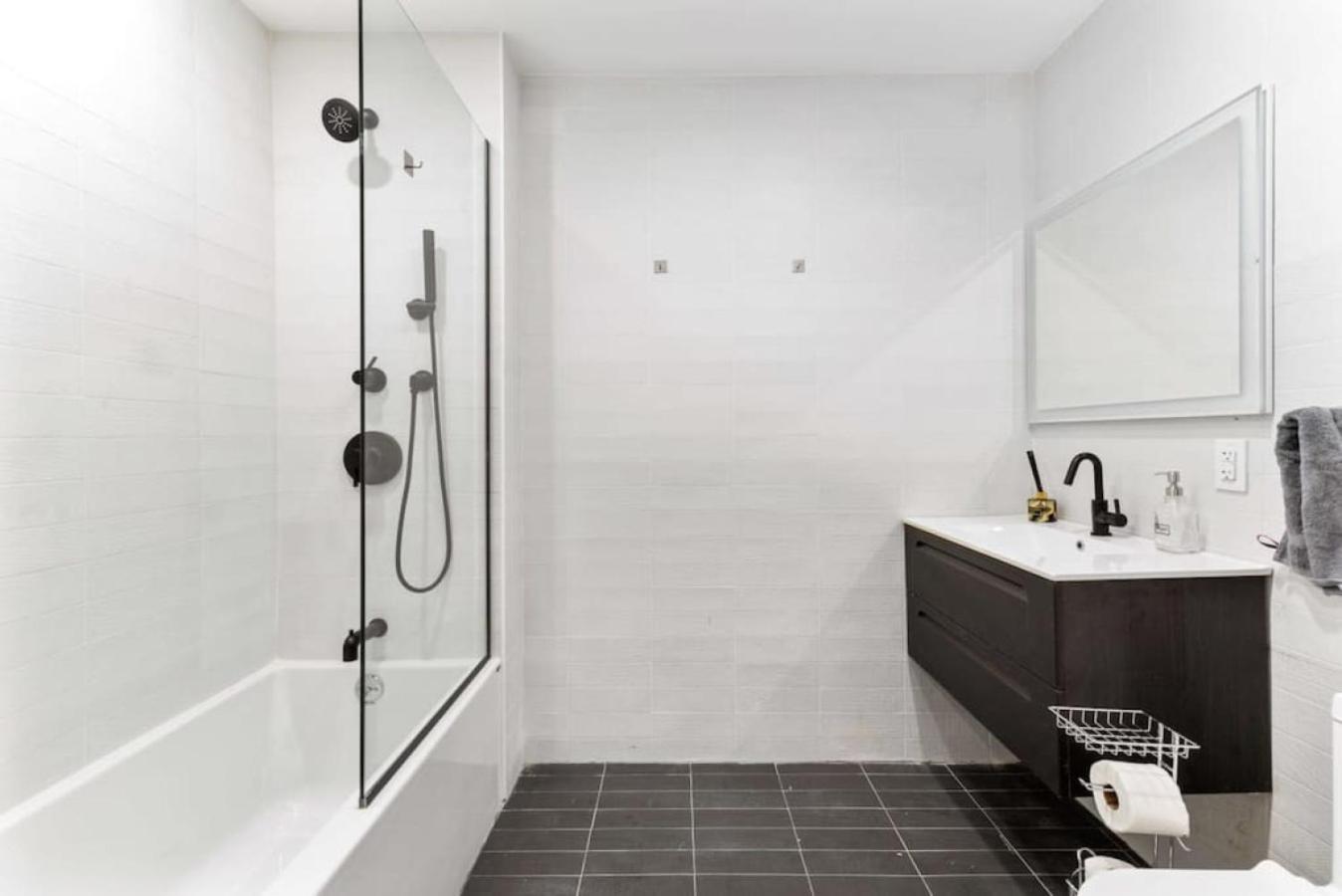 Luxury 3BR Duplex w Private Patio in Upper East