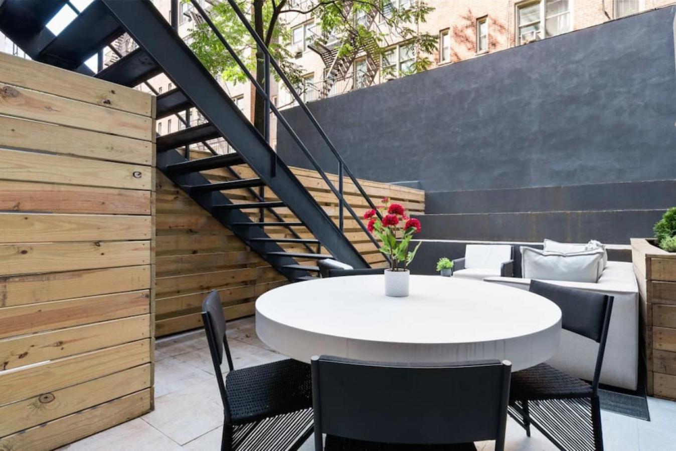 Luxury 3BR Duplex w Private Patio in Upper East - Image 4