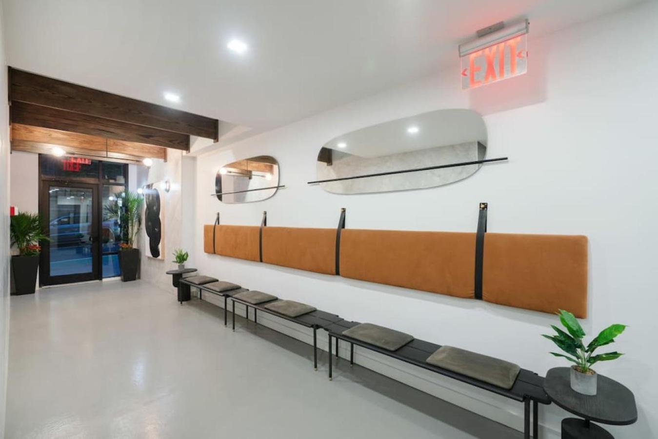 Luxury 3BR Duplex w Private Patio in Upper East - Image 1