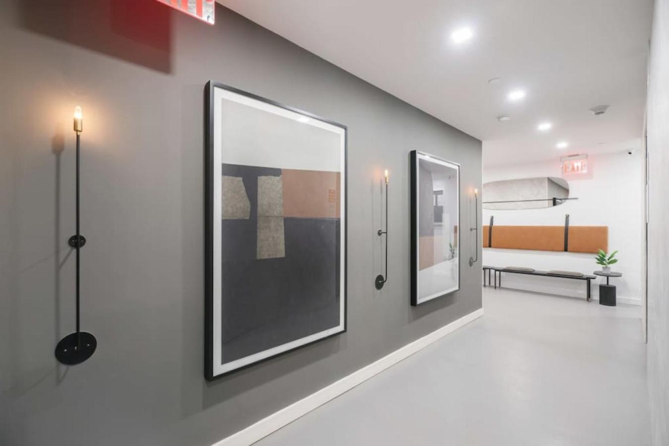 Luxury 3BR Duplex w Private Patio in Upper East - Image 3