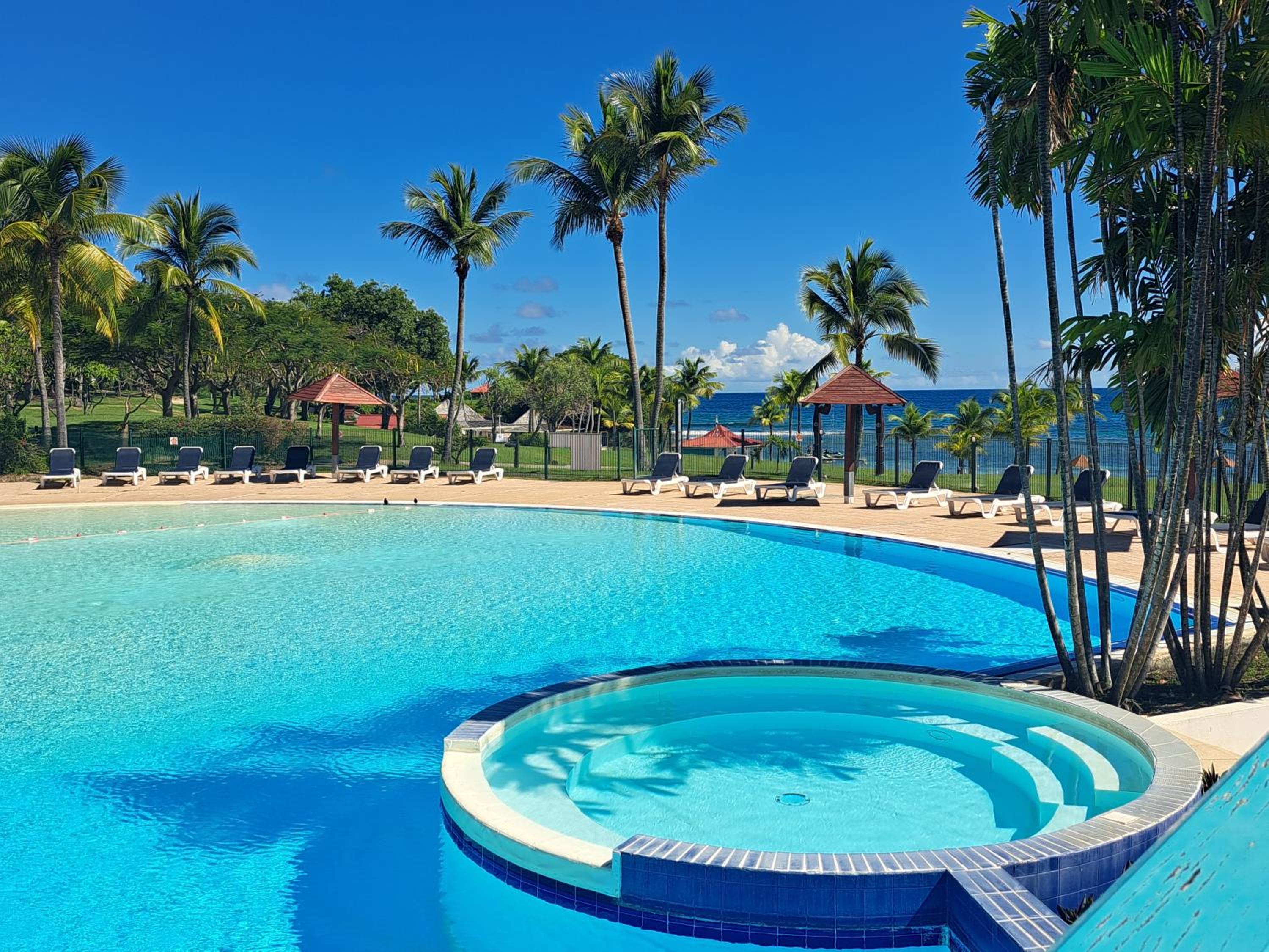 Studio avec vue mer exceptionnelle, plage et piscine, Village Vacances Sainte-Anne view 4