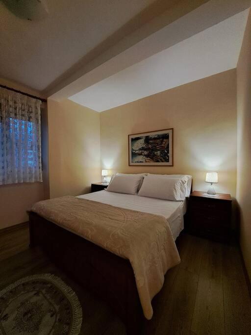 Quiet, Cozy, Luminous Apartment
