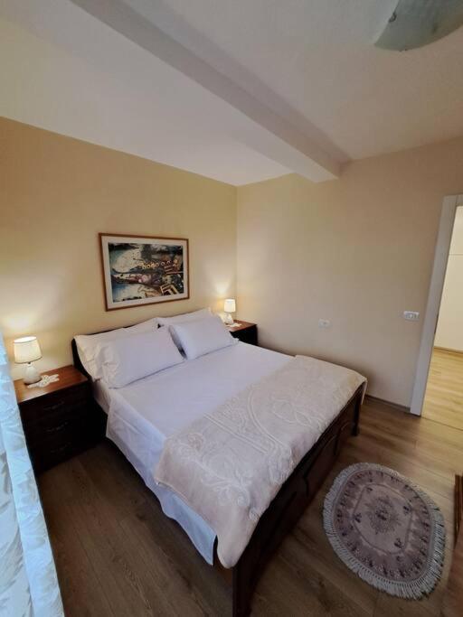 Quiet, Cozy, Luminous Apartment