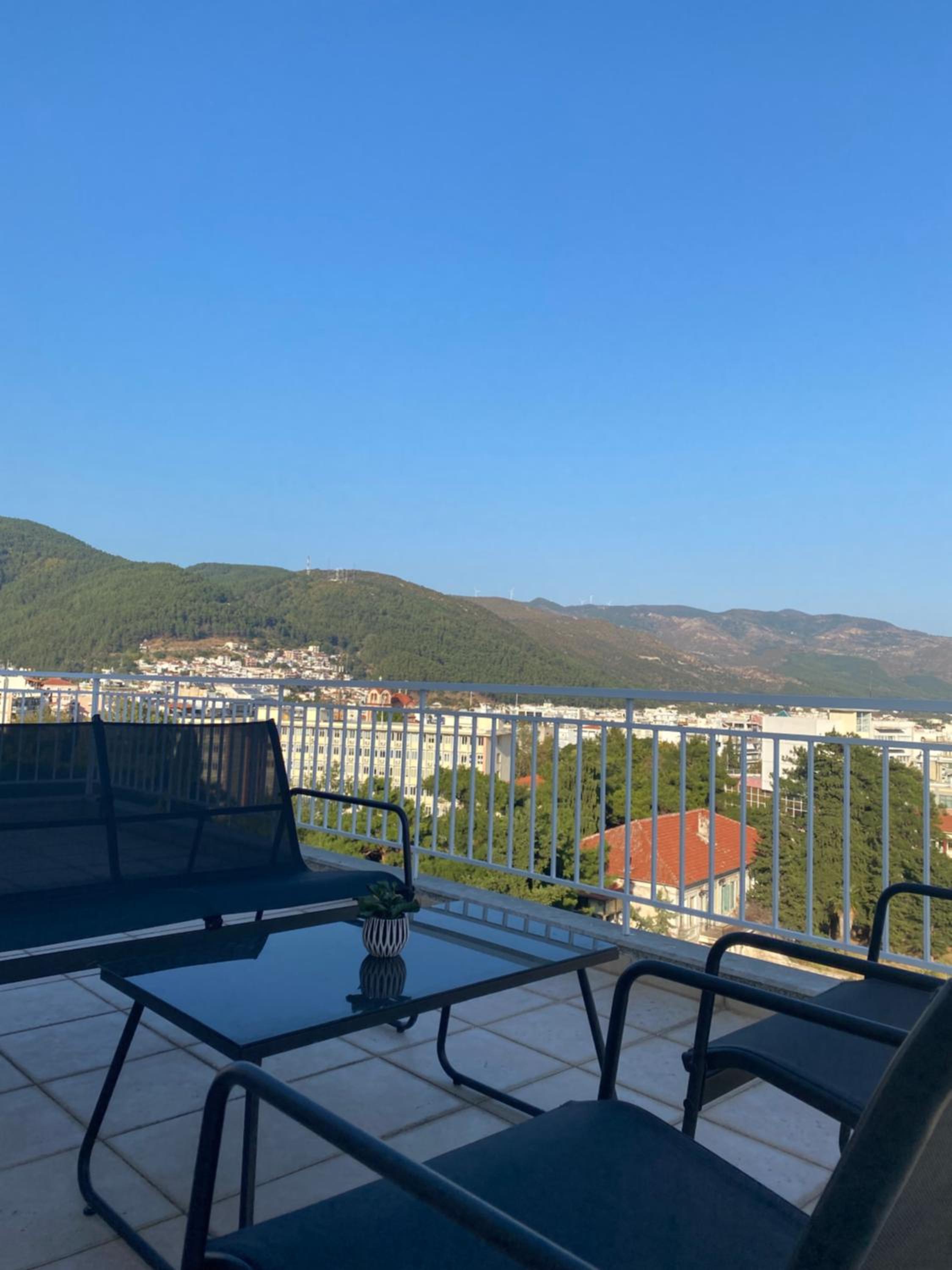 Thea Small House en Xanthi — balance & terrace