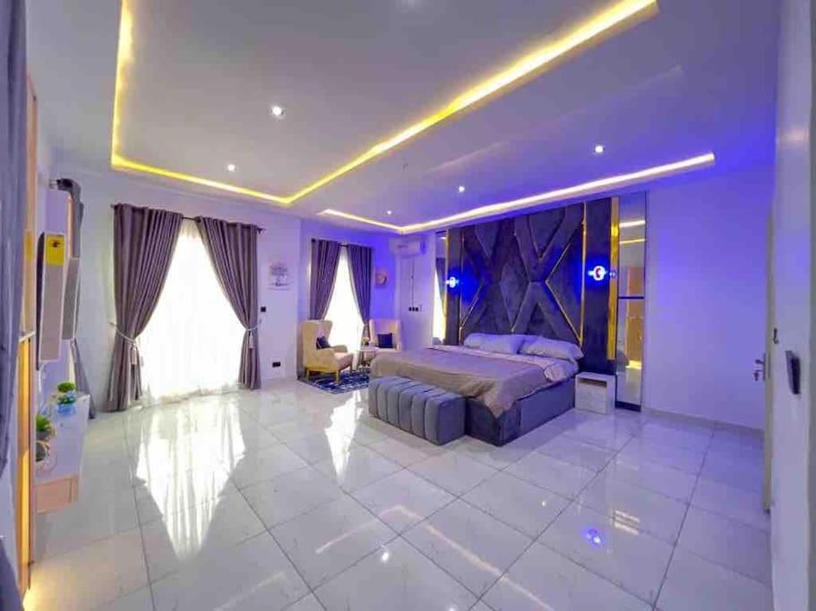 Luxury 4 Bedroom house with Swimming pool view 5
