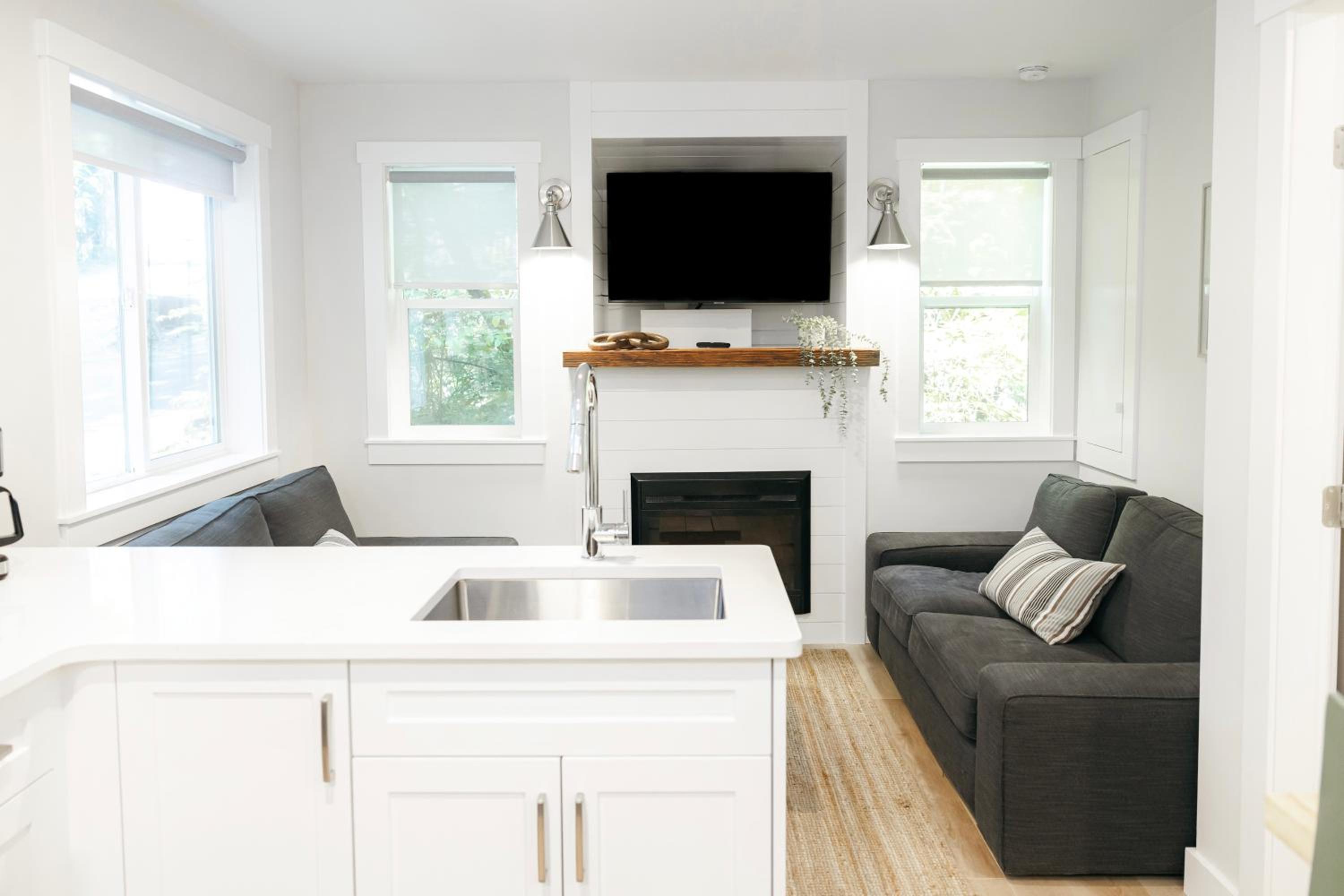 Surfs Inn Guesthouse & Cottages
