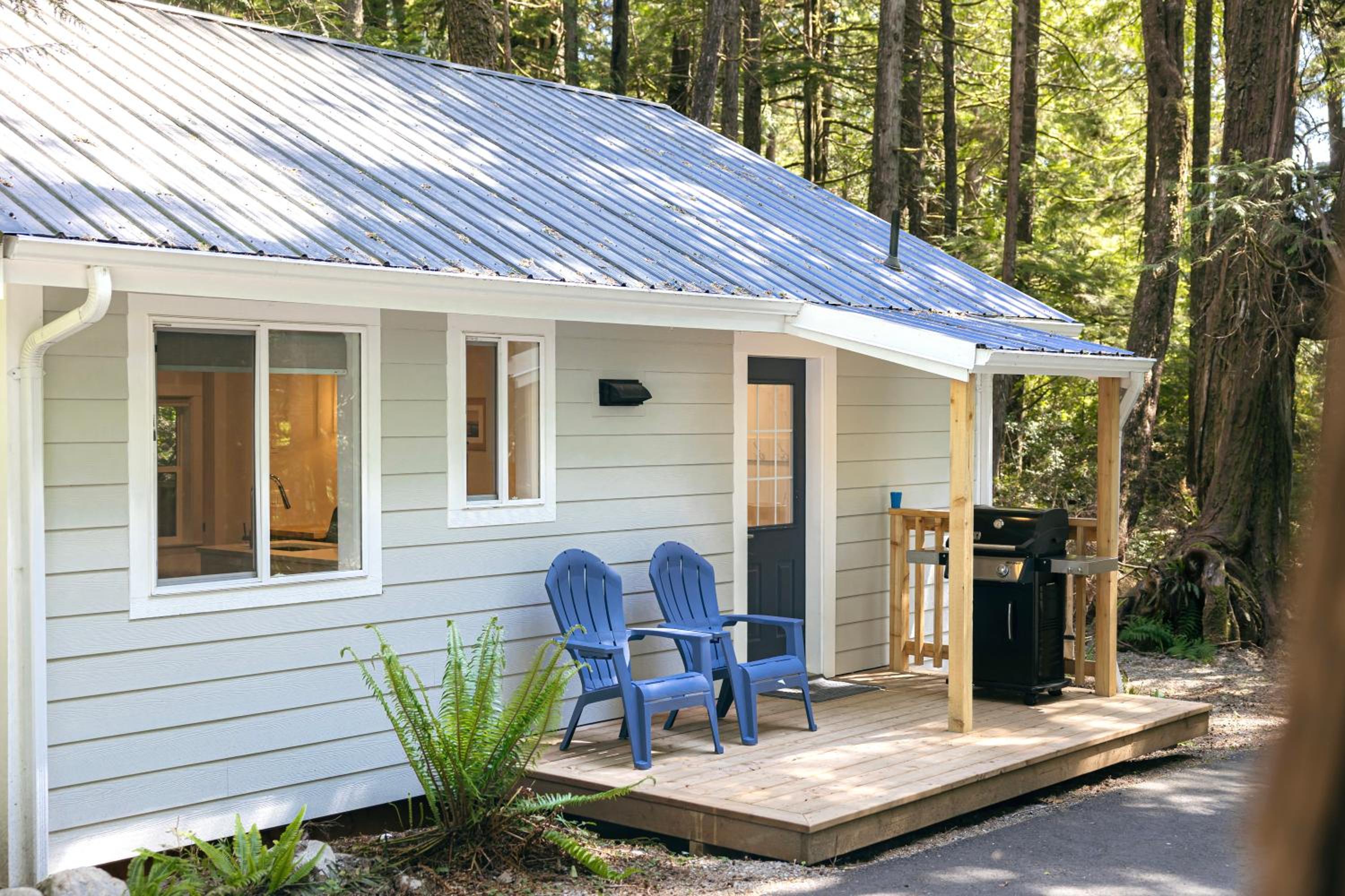 Surfs Inn Guesthouse & Cottages