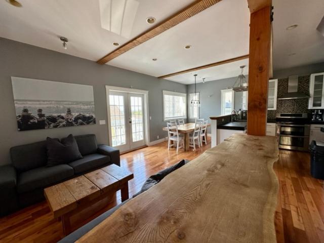 Surfs Inn Guesthouse & Cottages