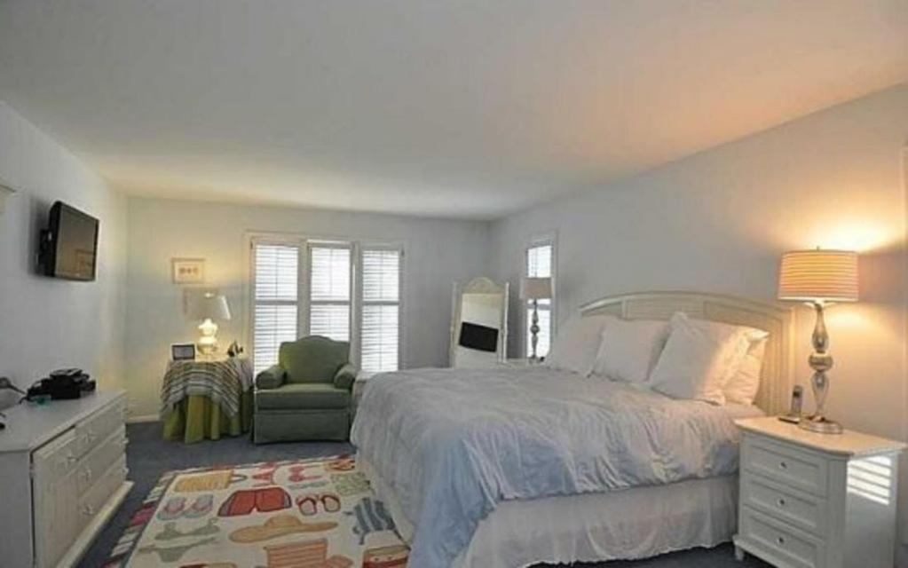 Dolphin's Den view 3