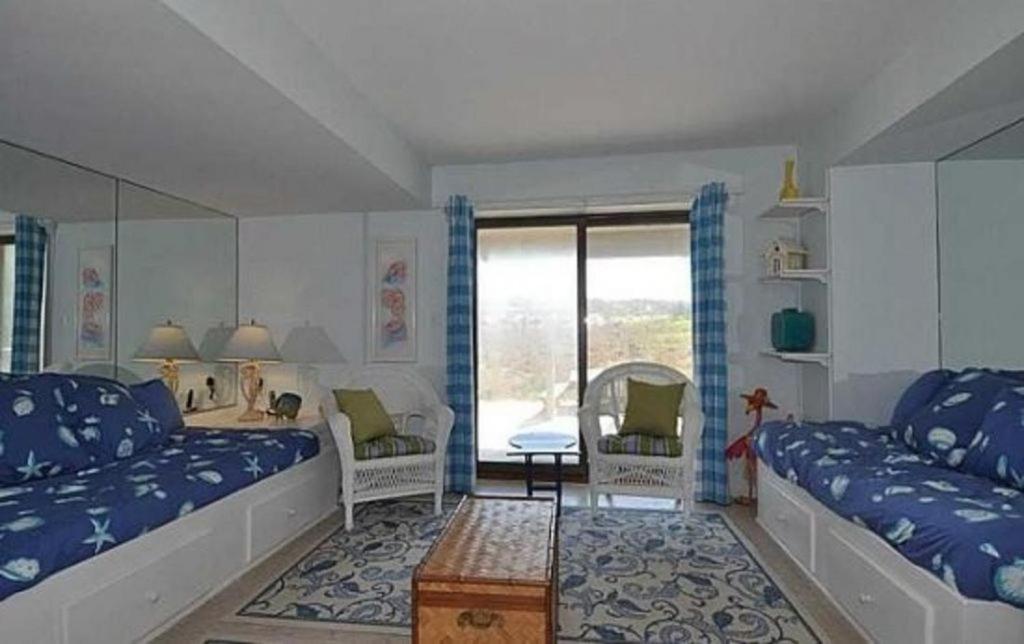 Dolphin's Den view 4