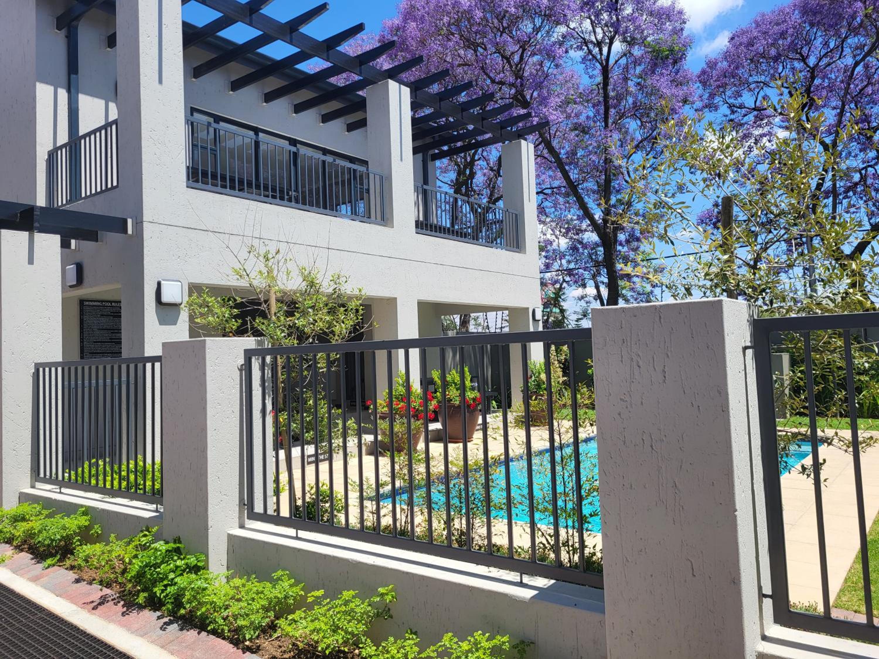 Medon Luxury Suites with power back up Bryanston Sandton