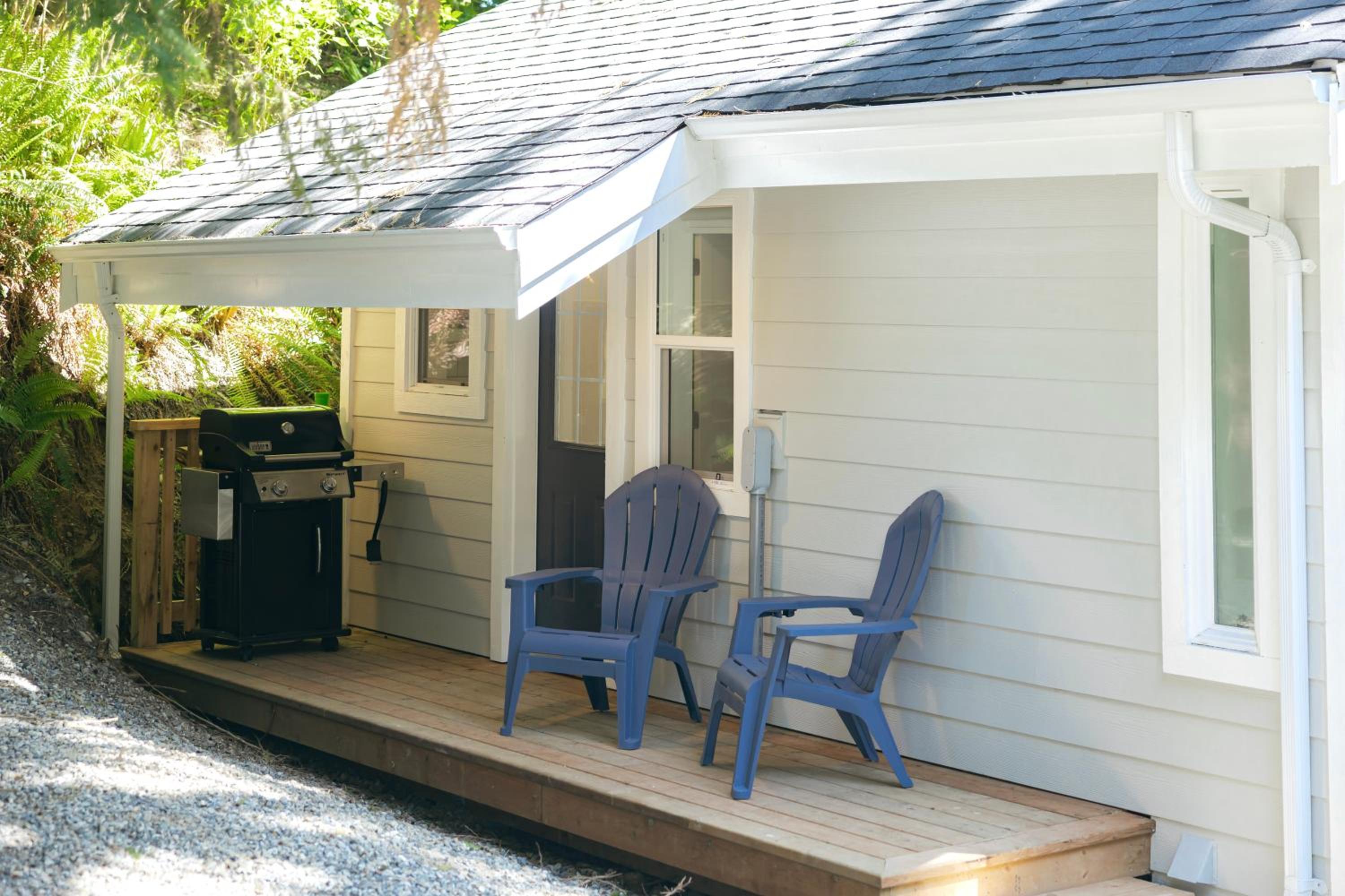 Surfs Inn Guesthouse & Cottages
