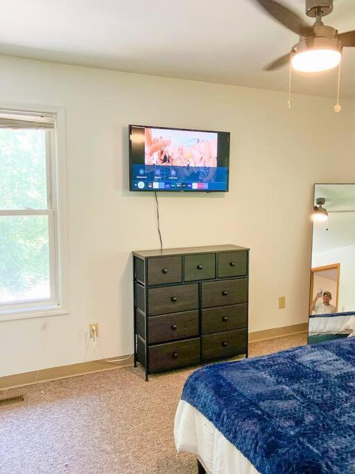 Charming 3 BR and 2 BA Apartment on W Elting Street