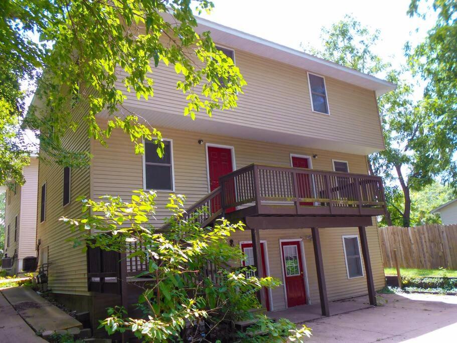 Charming 3 BR and 2 BA Apartment on W Elting Street