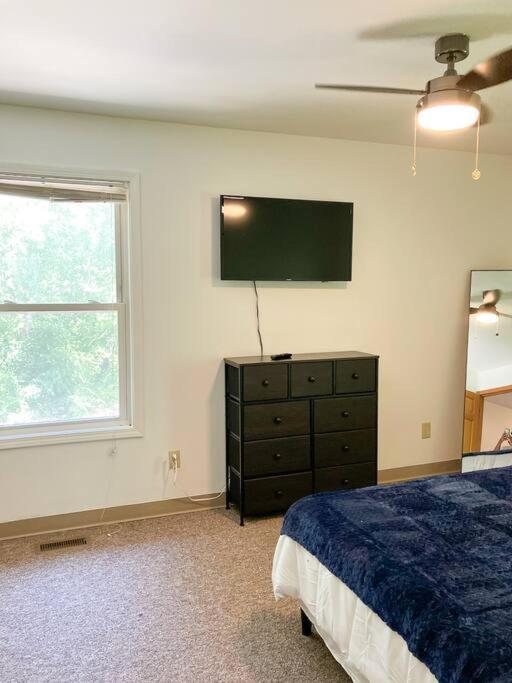 Charming 3 BR and 2 BA Apartment on W Elting Street