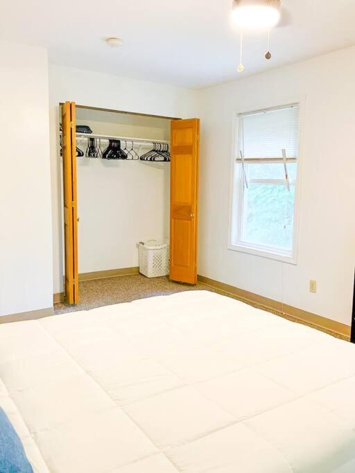 Charming 3 BR and 2 BA Apartment on W Elting Street, photo 16