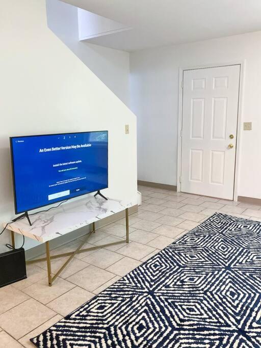 Charming 3 BR and 2 BA Apartment on W Elting Street, photo 42