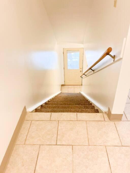 Charming 3 BR and 2 BA Apartment on W Elting Street, photo 39