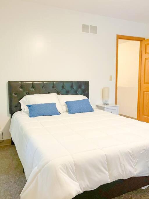 Charming 3 BR and 2 BA Apartment on W Elting Street, photo 34