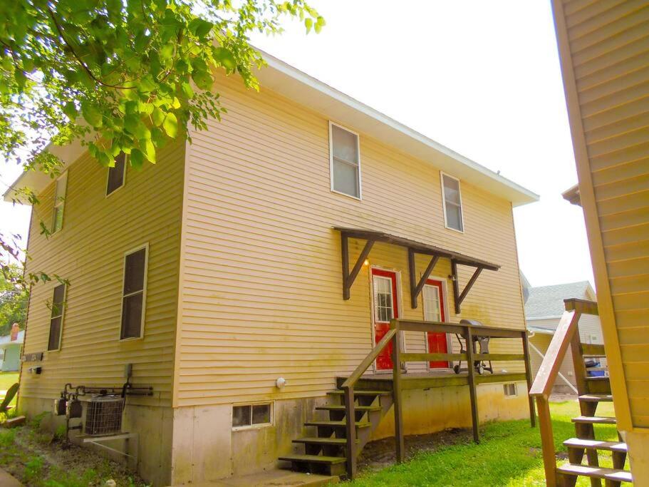 Charming 3 BR and 2 BA Apartment on W Elting Street, photo 19