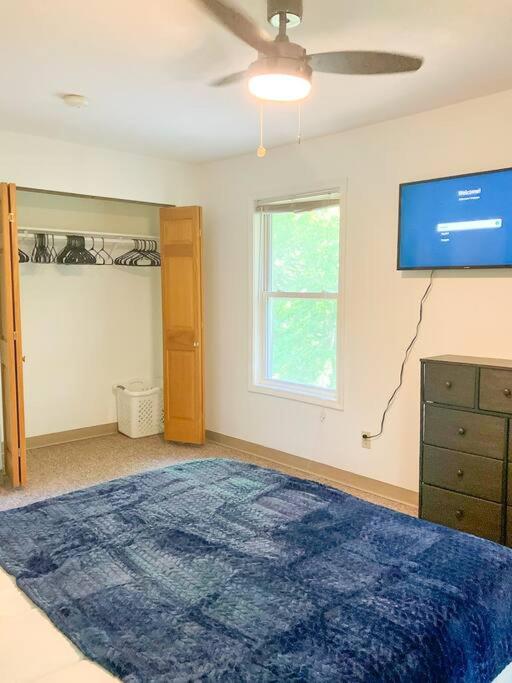 Charming 3 BR and 2 BA Apartment on W Elting Street, photo 37