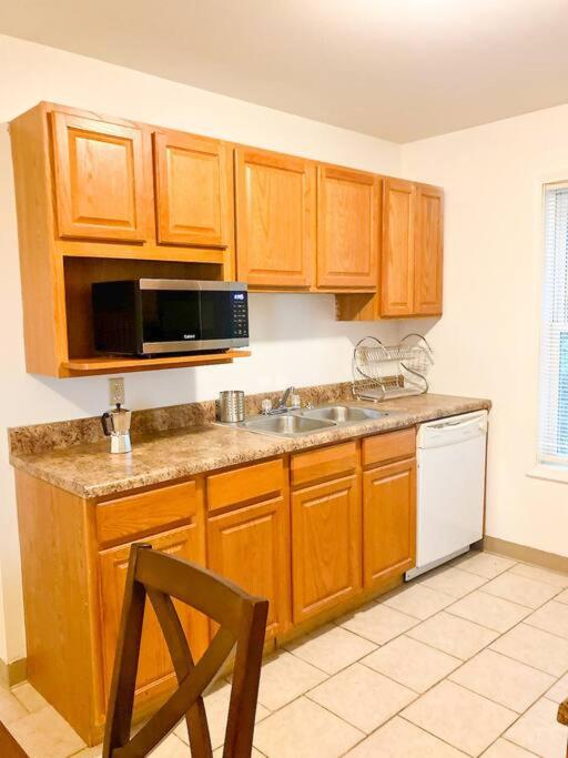 Charming 3 BR and 2 BA Apartment on W Elting Street, photo 20
