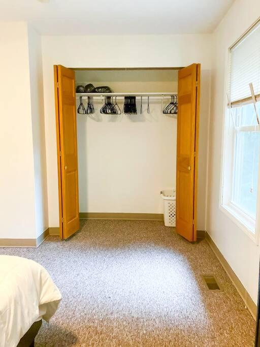 Charming 3 BR and 2 BA Apartment on W Elting Street, photo 33
