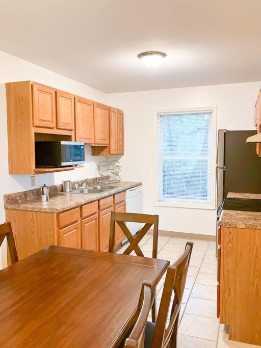 Charming 3 BR and 2 BA Apartment on W Elting Street, photo 28
