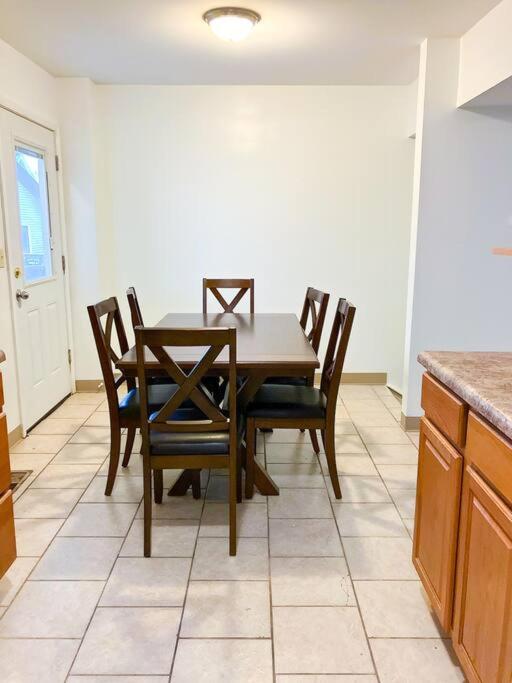 Charming 3 BR and 2 BA Apartment on W Elting Street, photo 27
