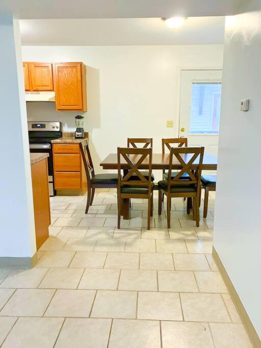 Charming 3 BR and 2 BA Apartment on W Elting Street, photo 29
