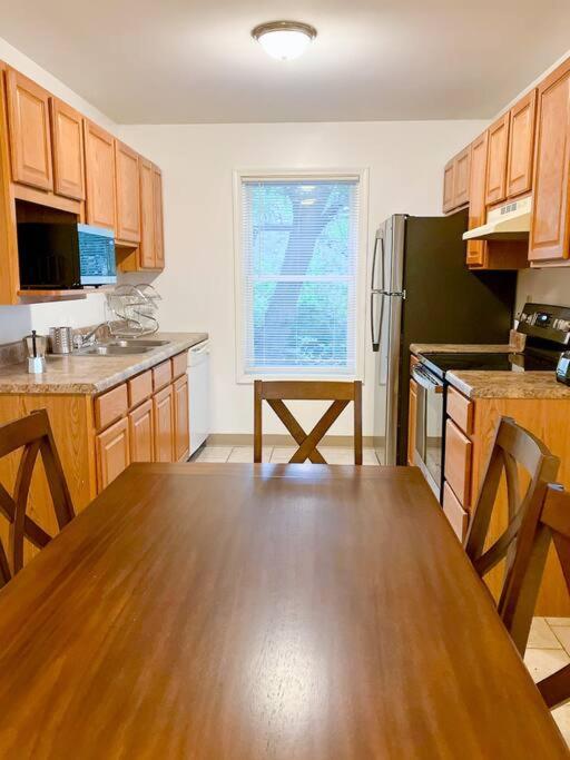 Charming 3 BR and 2 BA Apartment on W Elting Street, photo 38