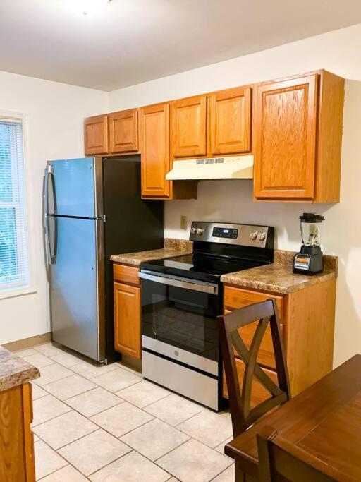 Charming 3 BR and 2 BA Apartment on W Elting Street, photo 17