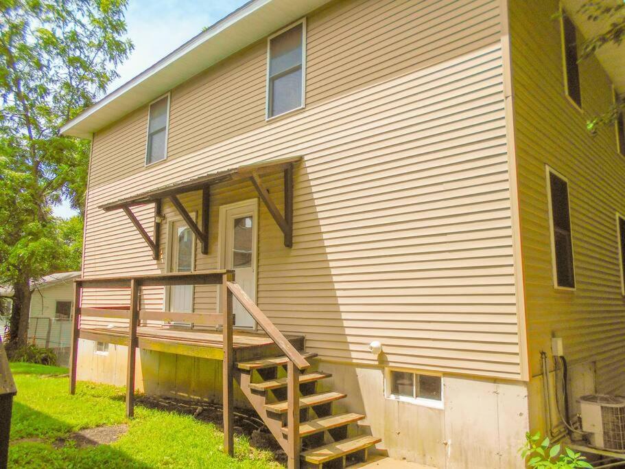 Charming 3 BR and 2 BA Apartment on W Elting Street, photo 18