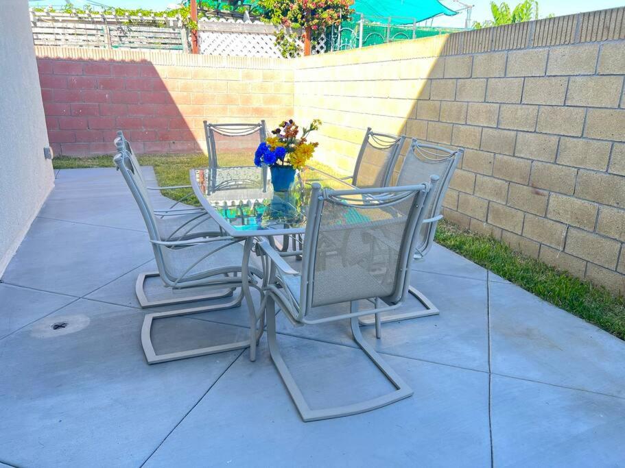 7BRLuxury Home Near Disney & Knott's for 30 people